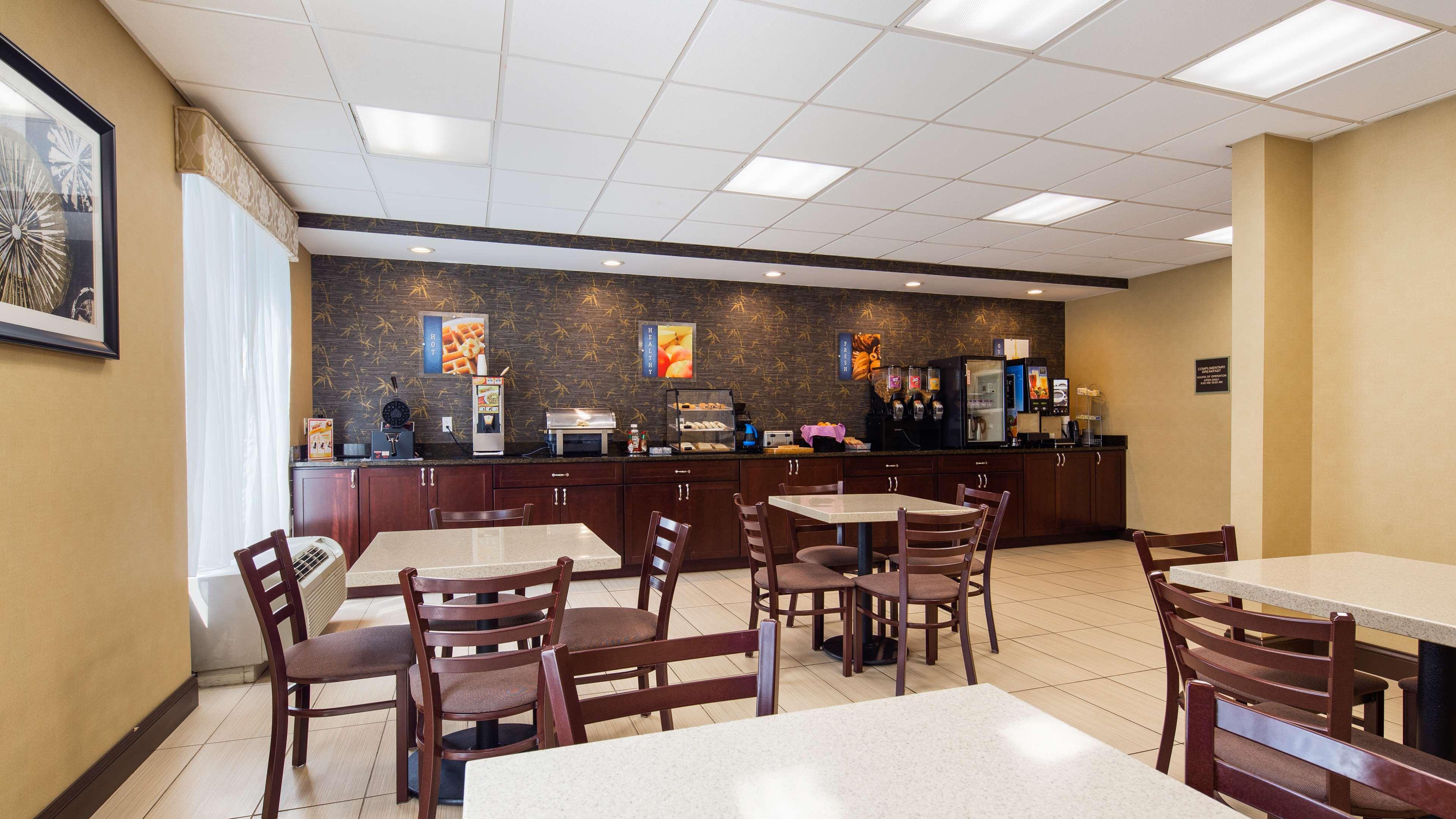 Best Western Springfield West Inn Уест Спрингфийлд Екстериор снимка